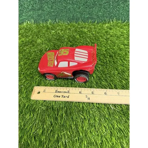 Disney Pixar Cars Lightning McQueen Red Rust-eze Toy Car Mattel 2018 China - Picture 7 of 7